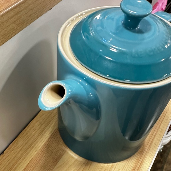 Le Creuset grand Caribbean Blue Ceramic Teapot 1.3qt new - Picture 6 of 7